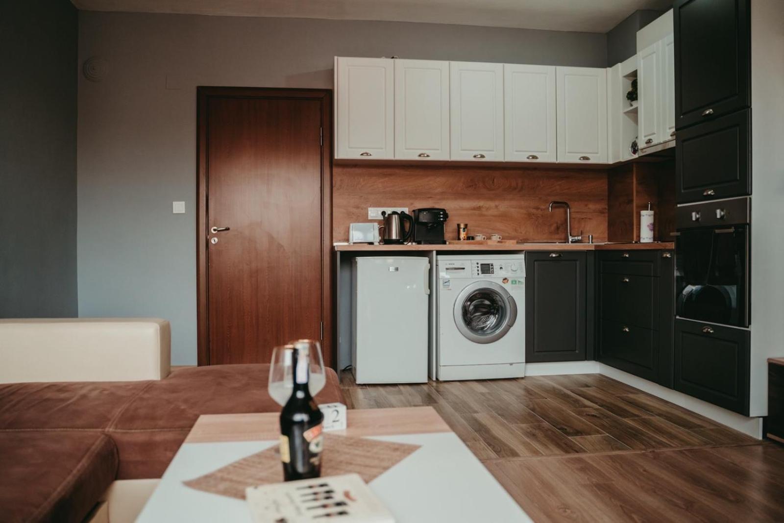 Tyulev Apartment 2 Warna Exterior foto
